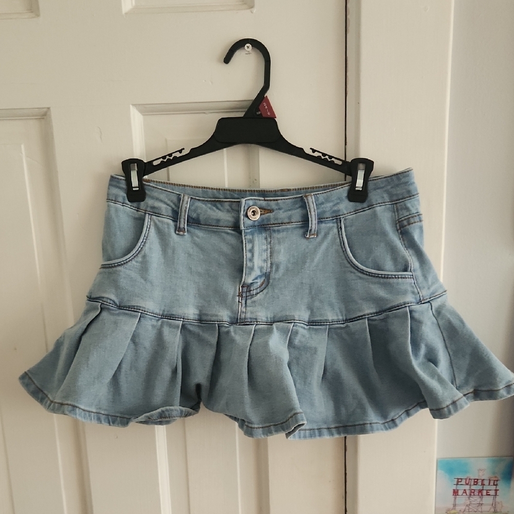 Stylish Denim Skirt with Ruffle Hem